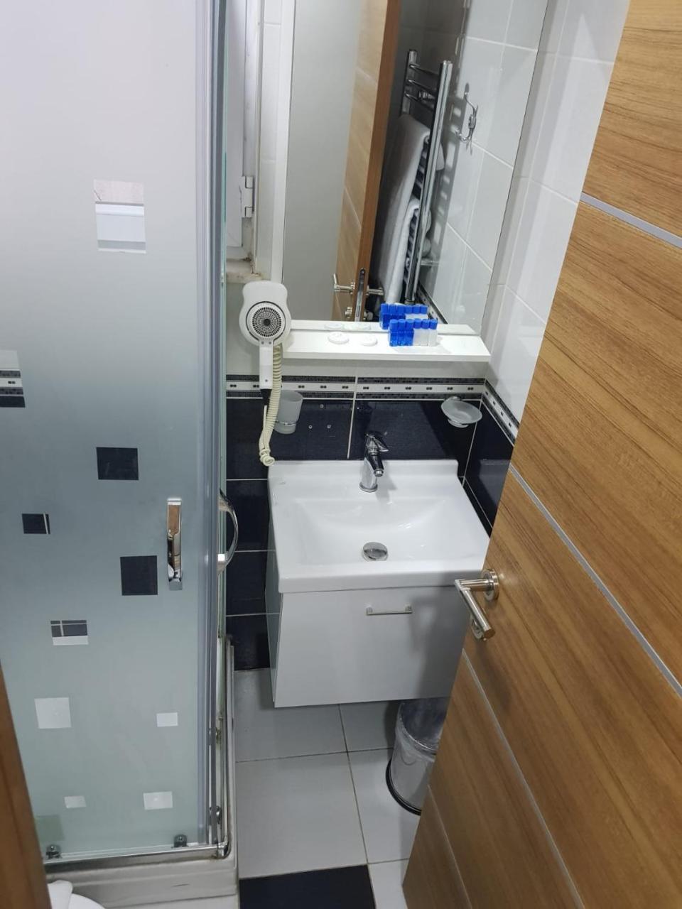 Eyfel Hotel Истанбул Екстериор снимка